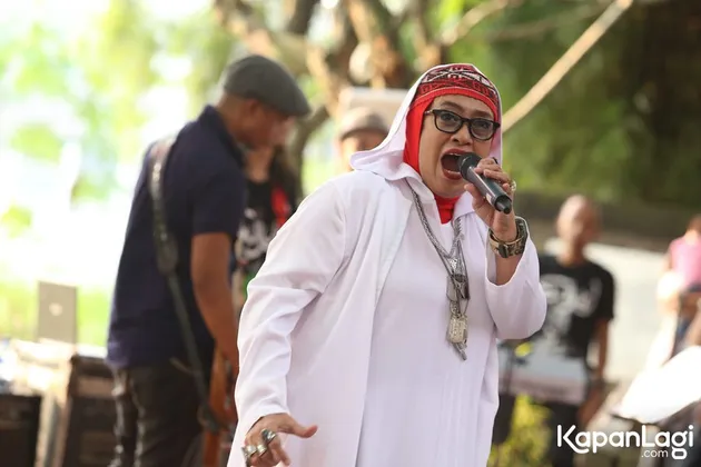 Wanita kelahiran Semarang itu mengaku keinginannya membuat album religi datang usai menjalankan salat tahajud.