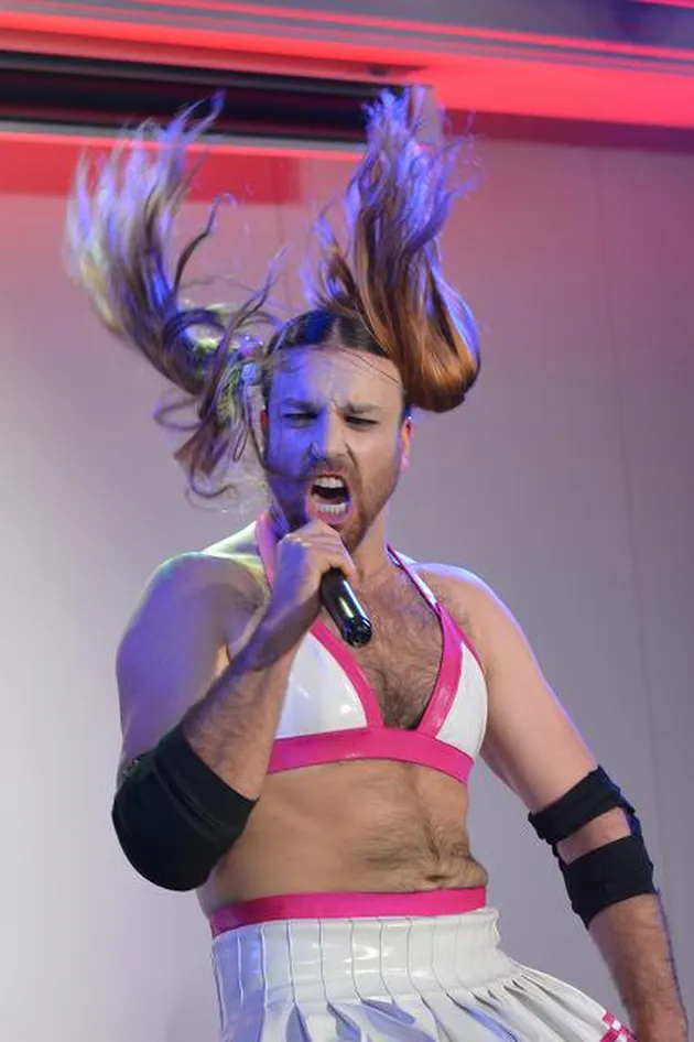 Ladybeard, si Macho & Melambai Yang Bikin Cewek Jepang \'Terkapar\'