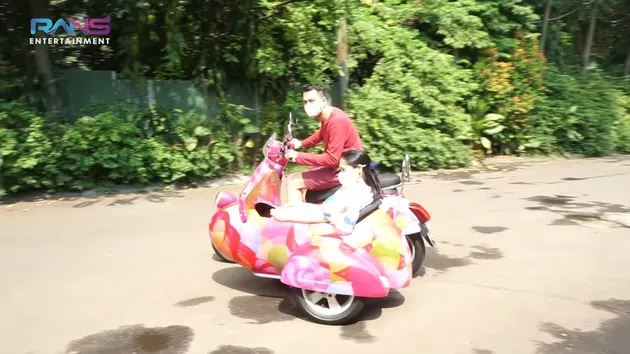 Nagita Slavina Vespa tandem