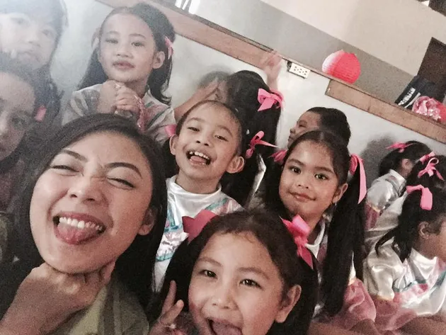 guru cantik, guru seksi, foto unik, foto guru cantik