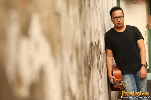 Walau terkadang kita tidak menginginkannya, Adera berpesan agar kita tidak melawan perasaan itu.