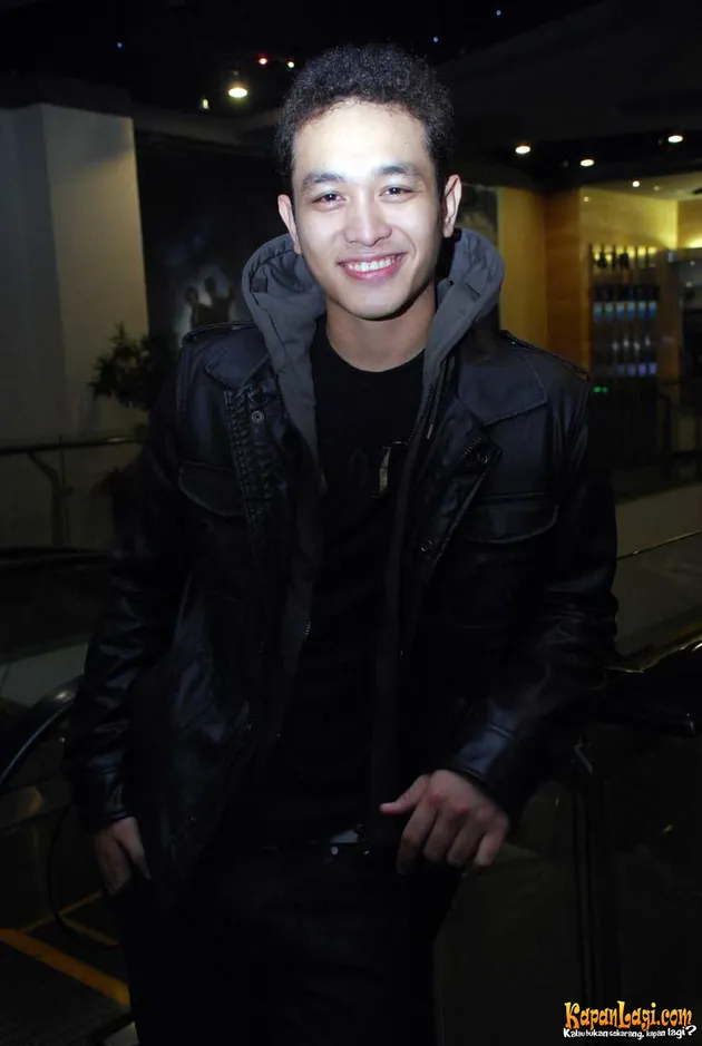 Artis lahir di 17 Agustus