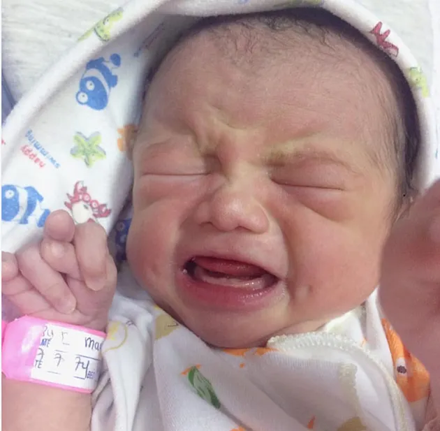 LAHIRKAN ANAK KEDUA DENGAN PERJUANGAN, INTIP FOTO BAYI 