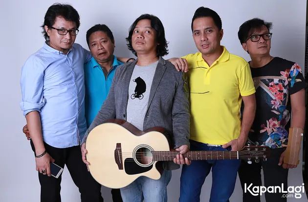 Lama tak terdengar kabarnya, Java Jive kini sudah kembali lagi meramaikan belantika musik tanah air. Kembalinya Java Jive tentu disambut antusias oleh para penikmat musik.