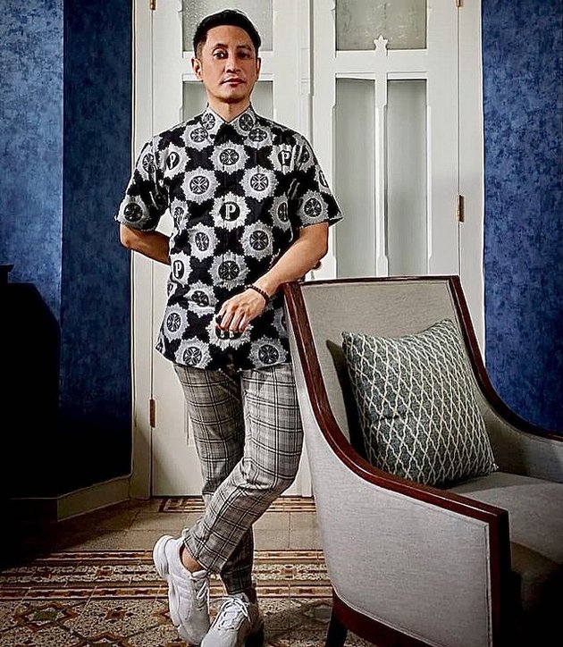 Long Absence from the Screen, Check out the 9 Latest Portraits of Paundrakarna, Bung Karno's Noble-blooded Grandson who is Now Handsome and Charming