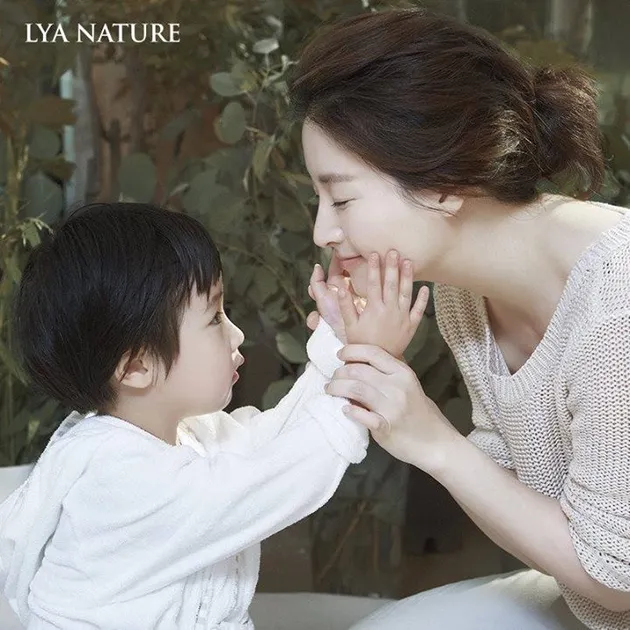 Anak Lee Young Ae