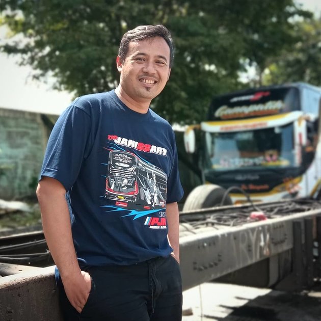 Gak cuma itu saja, ia juga bekerja sama dengan PO Haryanto untuk membuat sebuah serial berjudul Hari dan Yanto bersama Erick Estrada yang tayang di kanal youtube milik PO Haryanto. 