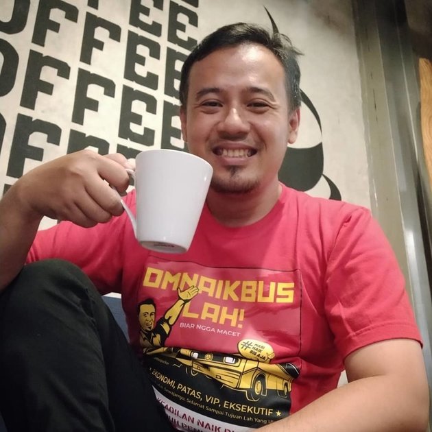 Gak salah kalau sekarang kanal youtube miliknya sendiri sudah punya subscriber puluhan ribu orang. Sampai saat ini pun, Adit juga masih aktif membagikan konten soal bus. 