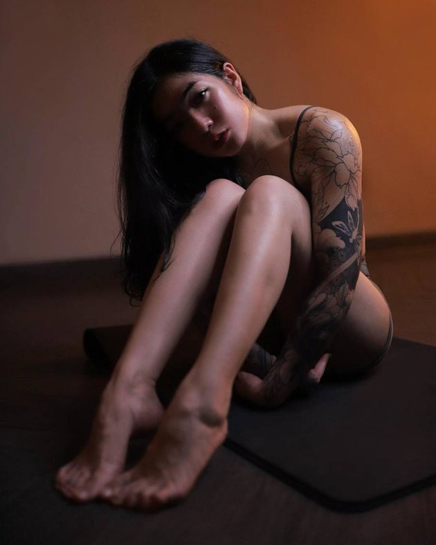 Long Time No Hear from Her, Latest Portrait of Prisa Rianzi who is Getting More Eccentric - Hot Mom with Tattoos