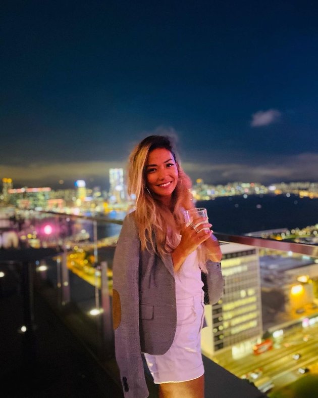 Living in Hong Kong, Take a Look at 10 Luxurious Photos of Shanty's Life, Like a Socialite