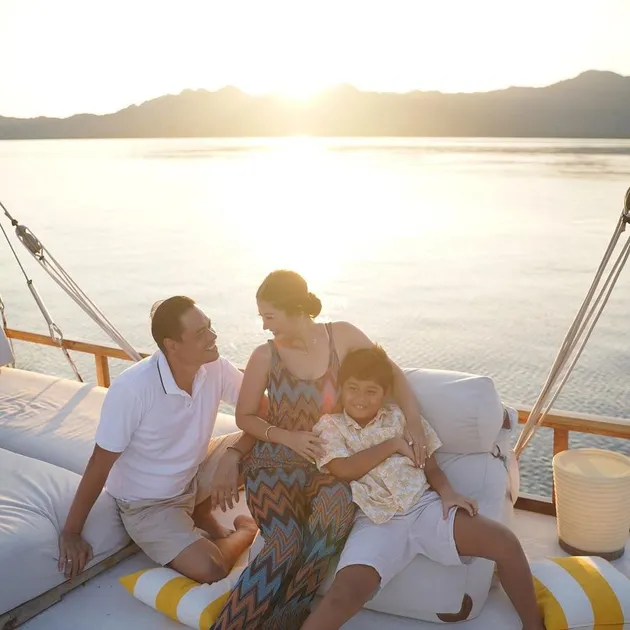 Keluarga harmonis Eva Anindita