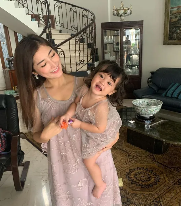 Keluarga harmonis Eva Anindita