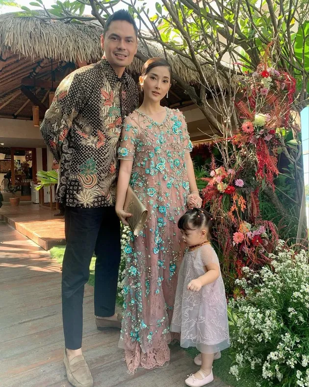 Keluarga harmonis Eva Anindita