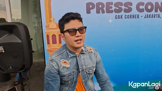 Aldi Taher Pakai Kacamata