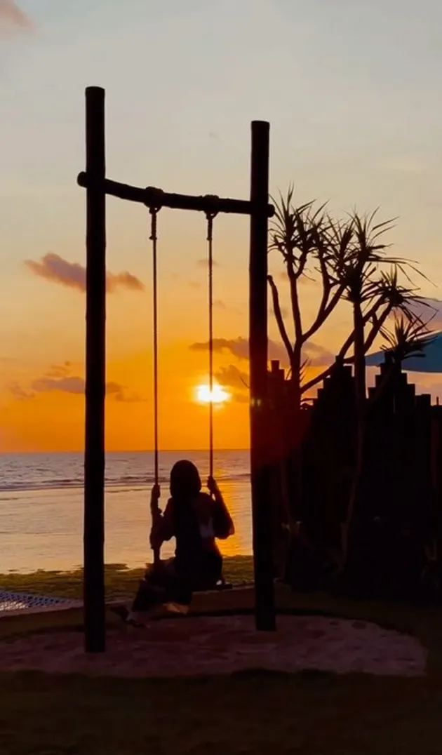 Potret Bulan Madu Tengku Anataya