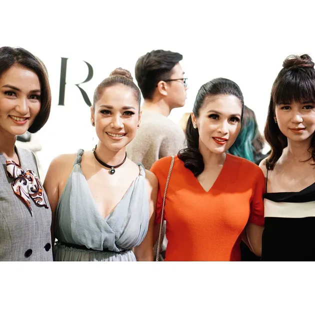 Grand opening dari sebuah brand besar, tentu saja yang menghadiri pun bukan orang yang main-main.