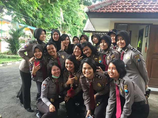 kadek devi, dewa yoga