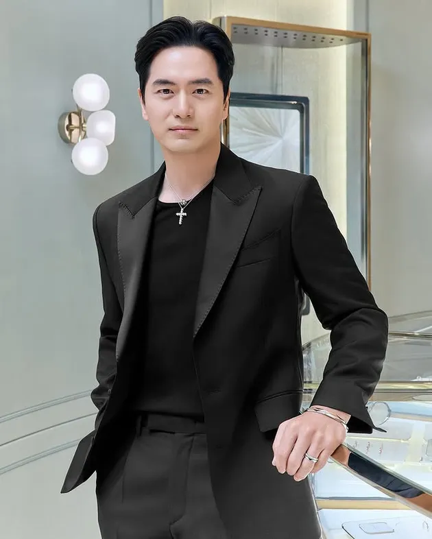 Lee Jin Wook Pakai Jas