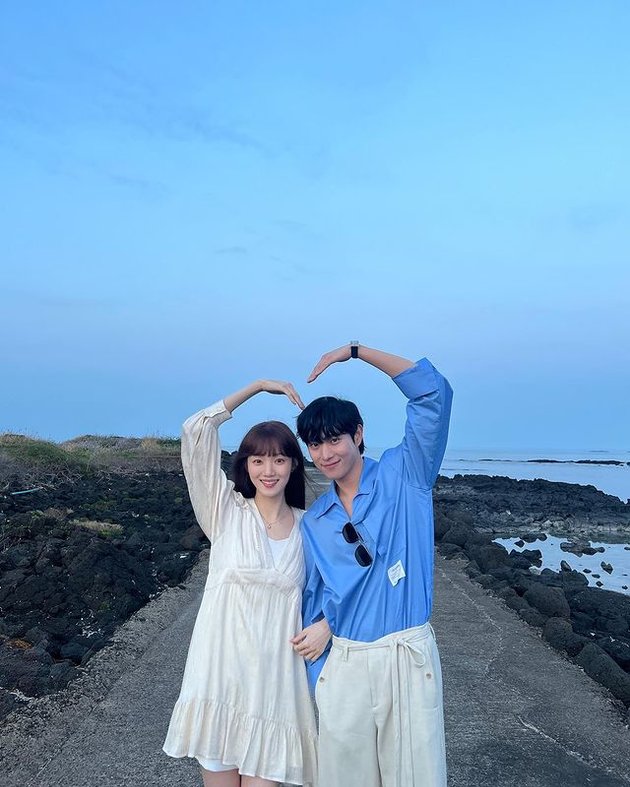 Lee Sung Kyung Uploads Sweet Photos with Kim Young Dae, Making 'SHOOTING STARS' K-Drama Fans Hard to Move On!