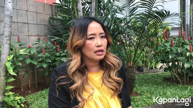 Pinkan Mambo Jualan Donat