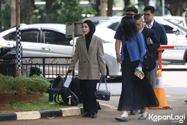 Lesti Kejora Jalan Kaki