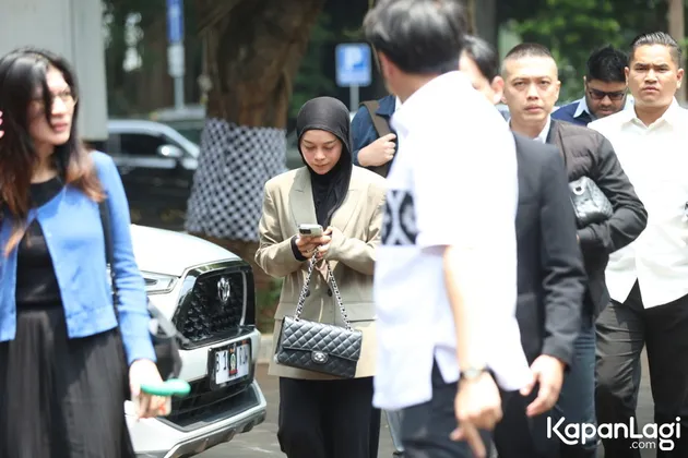 Lesti Kejora Tenteng Tas Mewah