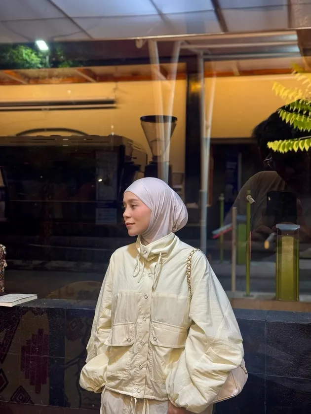 Lesti baju kasual
