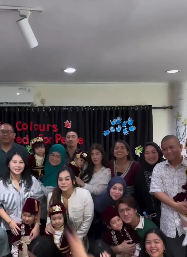 Lesti dan Billar Bareng Orang Tua Murid di sekolah Levian