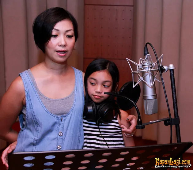 Konser Dongeng didukung langsung oleh Gallery Indonesia Kaya. Andi Rianto yang sudah dikenal sebagai komposer handal juga ikut andil di acara musik ini.