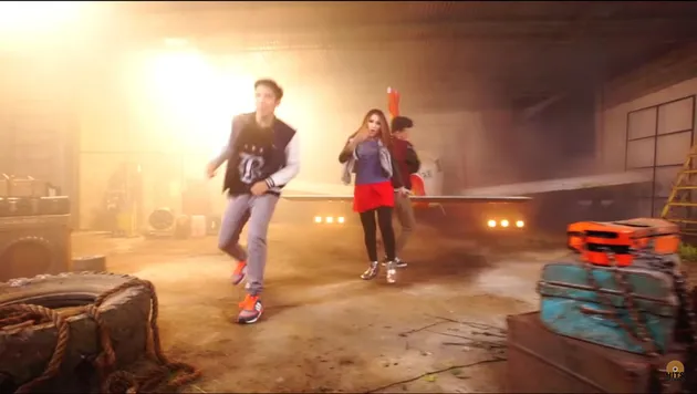 Lewat \&#039;Sambalado\&#039; Ayu Ting Ting Berikan Goyangan \&#039;Ulek Sambel\&#039;