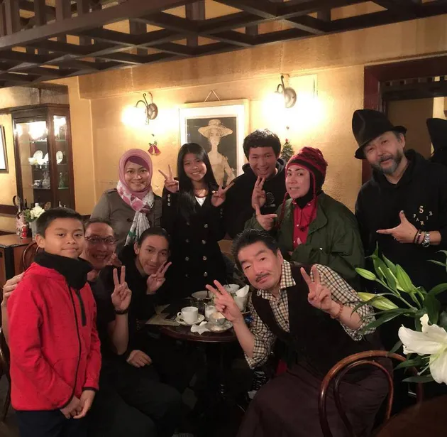 Melly Goeslaw dan Keluarga