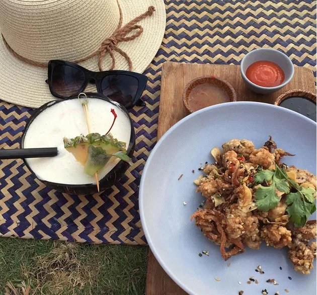 Liburan Keluarga Mona Ratuliu