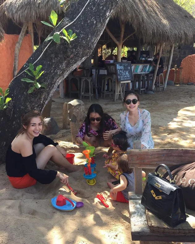 Ayu Ting Ting dan Jessica Iskandar
