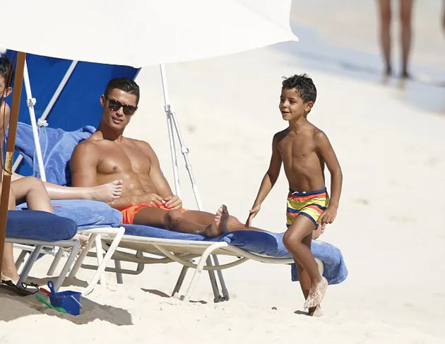 Cristiano Ronaldo & Anaknya