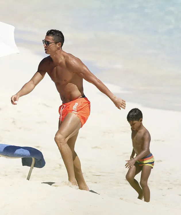 Cristiano Ronaldo & Anaknya