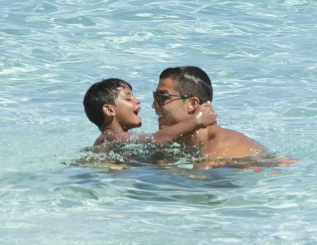 Cristiano Ronaldo & Anaknya