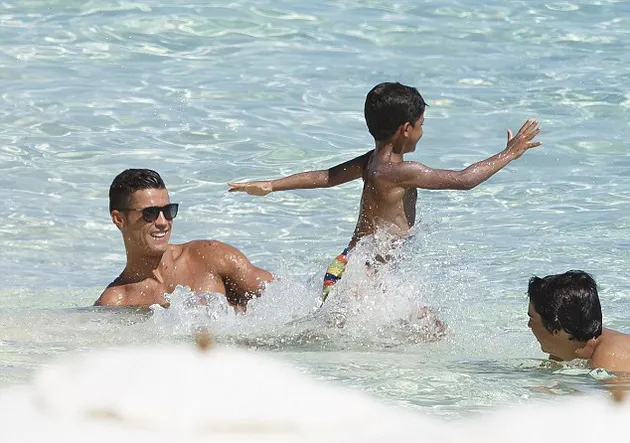 Cristiano Ronaldo &amp; Anaknya