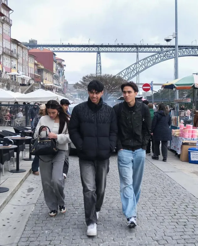 Darius Sinathrya berlibur singkat untuk menikmati keindahan Portugal