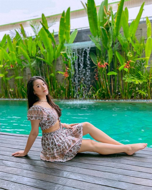 Vacation to Bali, These 8 Portraits of Amanda Caesa's Body Goals and Beauty Become the Highlight - Posing by the Pool Makes You Salfok