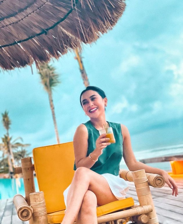Vacation to Bali, Check out 7 Latest Photos of Cita Citata Showing Off Bikini Photos during Floating Breakfast and Enjoying Sunset