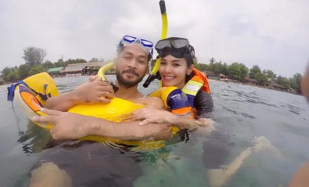 liburan seleb, istri uki noah, liburan metha yunatria, liburan artis, liburan sophia latjuba