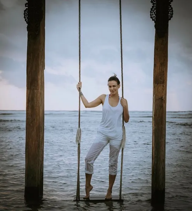 liburan seleb, istri uki noah, liburan metha yunatria, liburan artis, liburan sophia latjuba