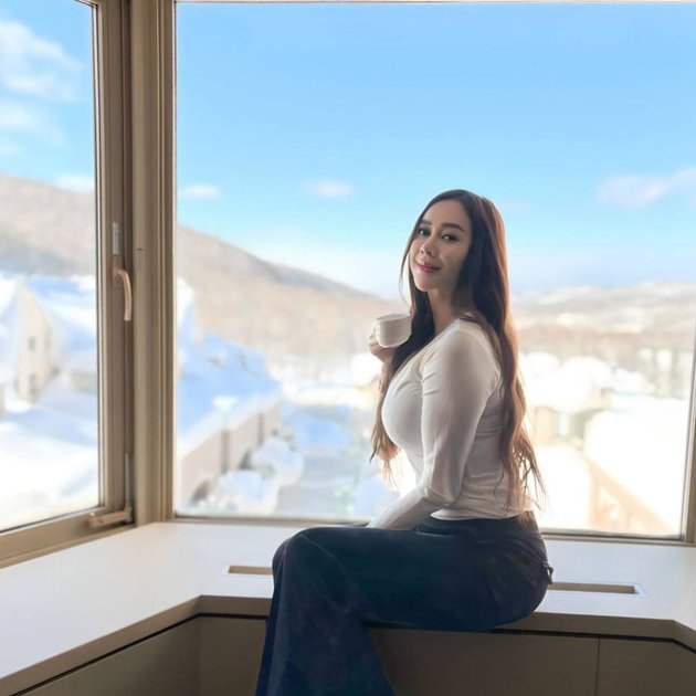 Vacation to Japan, 10 Photos of Aura Kasih Bathing in an Outdoor Onsen - Soaking Surrounded by Snow Only with a Towel