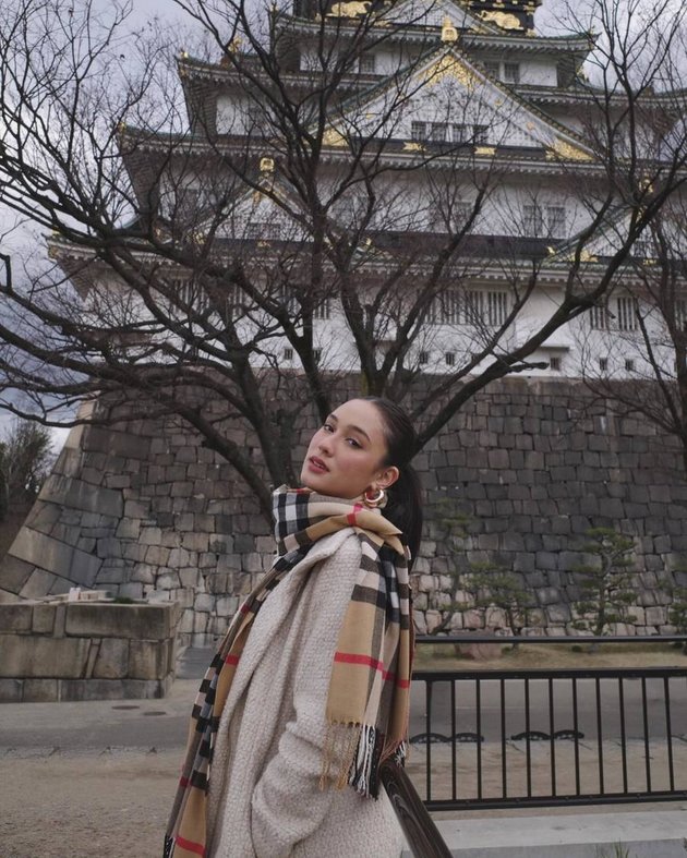 Holiday in Japan, 7 Portraits of Yasmin Napper's Beauty that Successfully Steal Attention - Like a Supermodel