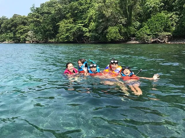 Liburan Keluarga Darius Sinathrya - Donna Agnesia