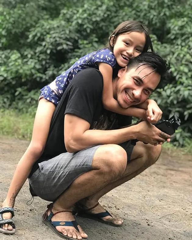 Liburan Keluarga Darius Sinathrya - Donna Agnesia