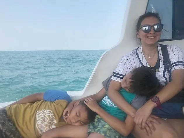 Liburan Keluarga Darius Sinathrya - Donna Agnesia