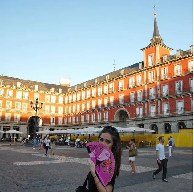 LIBURAN MEWAH YASMINE WILDBLOOD, KELILING EROPA JUMPA 