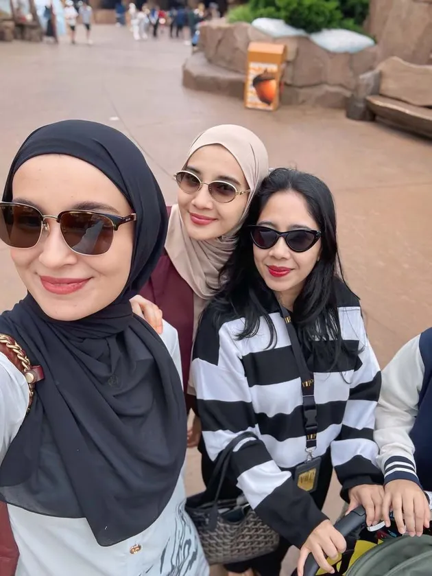 Zaskia Sungkar dan Shireen Sungkar Selfie