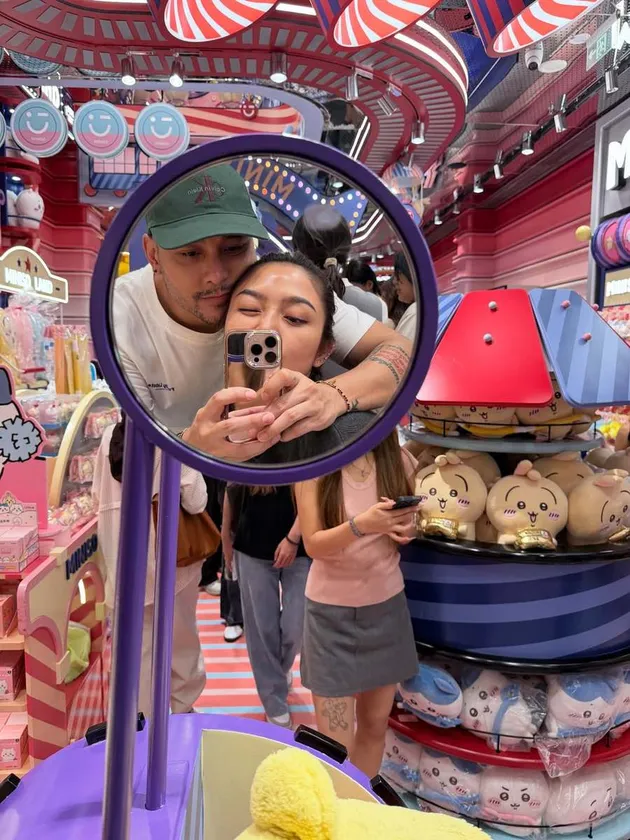 Siti Badriah dan suami